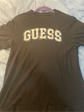 Men’s Guess T shirt